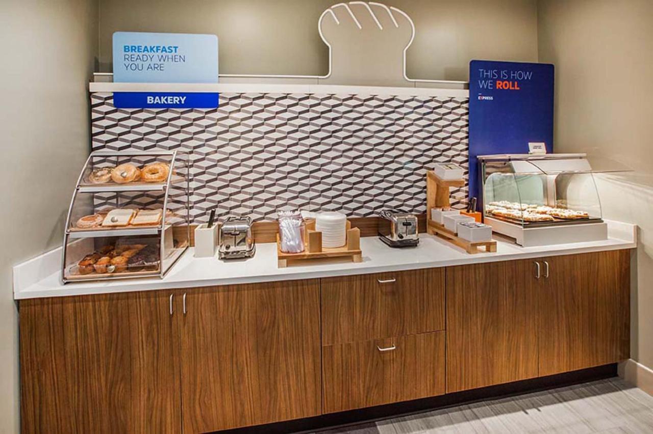 Holiday Inn Express & Suites Chatsworth By Ihg Los Ángeles Exterior foto